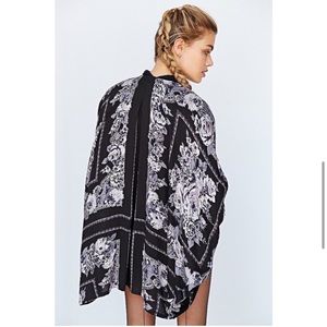 Kimchi Blue Kimono - Black/Purple Floral Design - Size XS